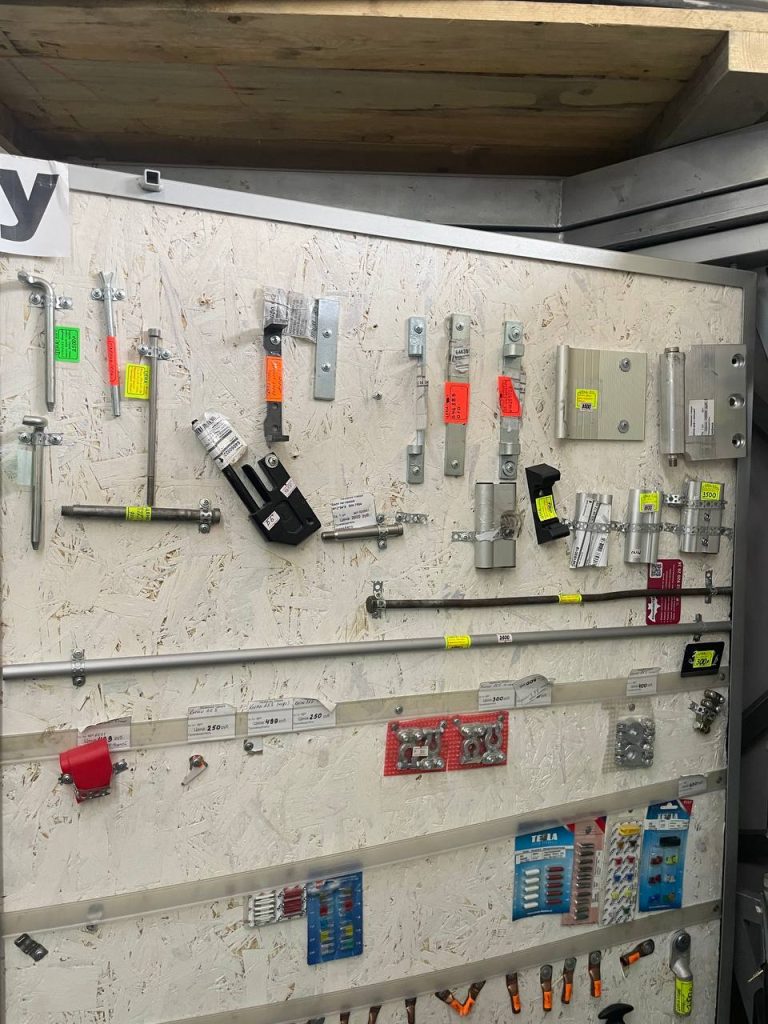 Фурнитура и запчасти на полуприцепы